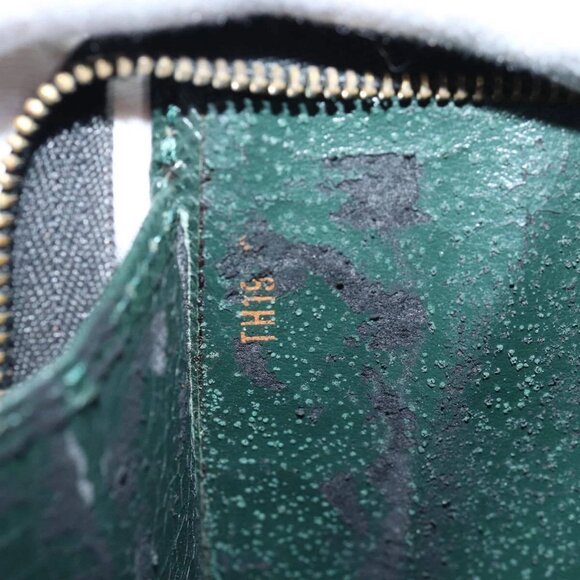 LOUIS VUITTON Taiga Pochette Voyage MM Clutch Bag Epicea LV Auth 75171 - Picture 16 of 16